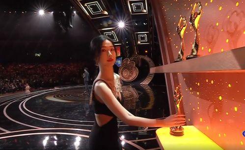 娱乐圈吃瓜王鹤棣虞书欣,娱乐圈的甜蜜瓜田,甜蜜蜜的瓜事揭秘